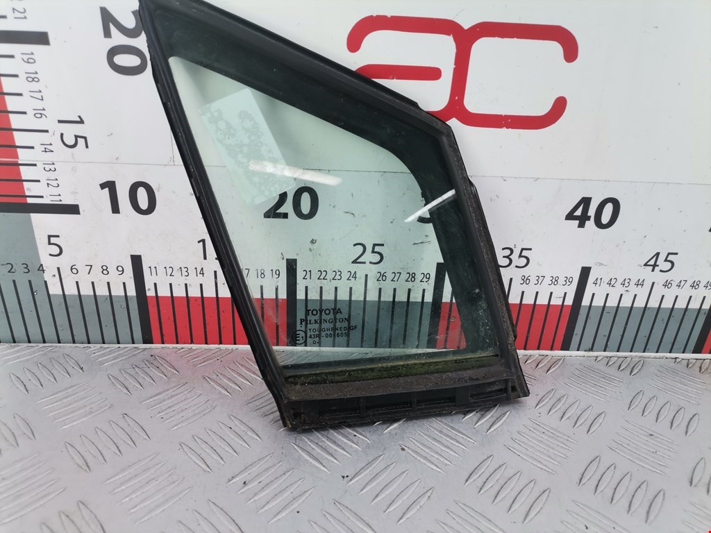 Стекло двери передней правой (форточка) TOYOTA Avensis 2009-2015