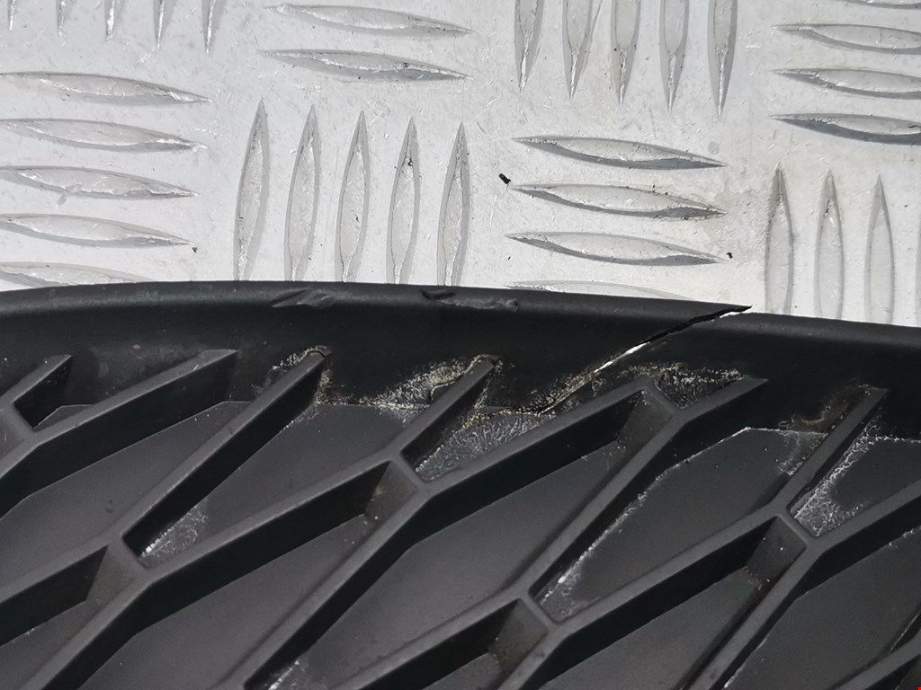 Решетка в бампер SEAT Ibiza 2008-2017