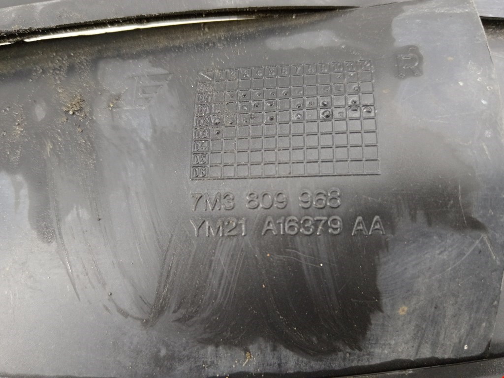 Локер (подкрылок) передний правый SEAT Alhambra 1996-2010