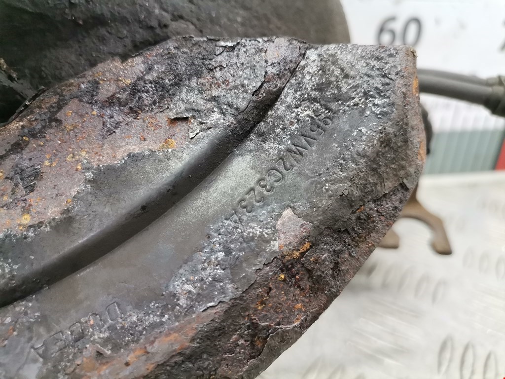 Ступица передняя левая SEAT Alhambra 1996-2010