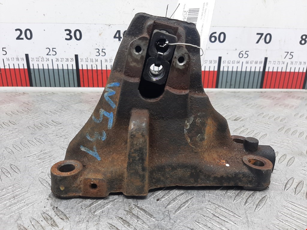 Кронштейн (крепление лапа траверса) кпп Hyundai i40 (VF) (2011-2019)