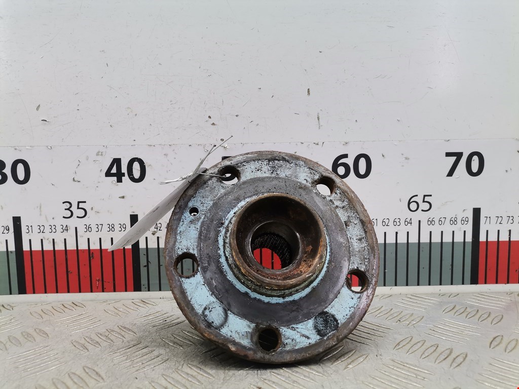 Ступица передняя правая VOLKSWAGEN Passat B6 2005-2011