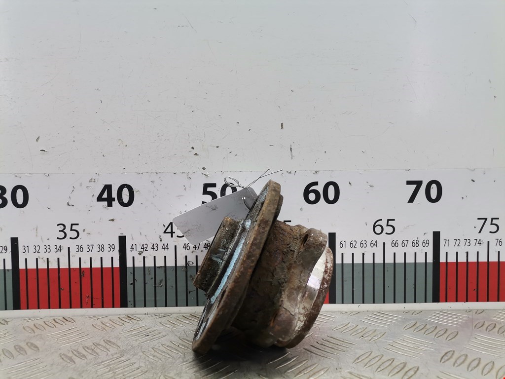 Ступица передняя правая VOLKSWAGEN Passat B6 2005-2011