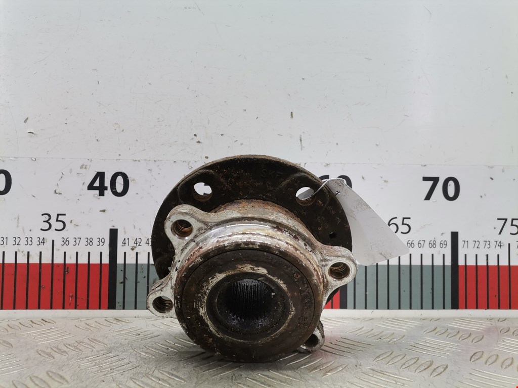 Ступица передняя правая VOLKSWAGEN Passat B6 2005-2011