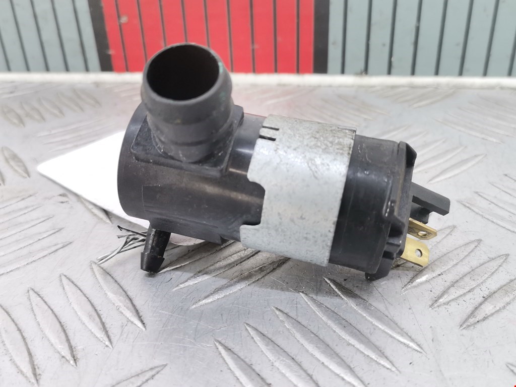 Насос (моторчик) омывателя Mitsubishi Pajero 2 (1991-2004)