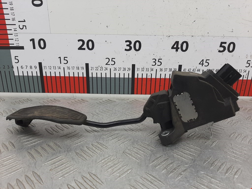 Педаль газа TOYOTA Avensis 2009-2015