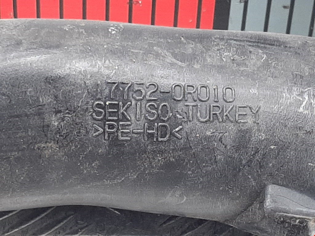 Патрубок воздушного фильтра TOYOTA Avensis 2009-2015