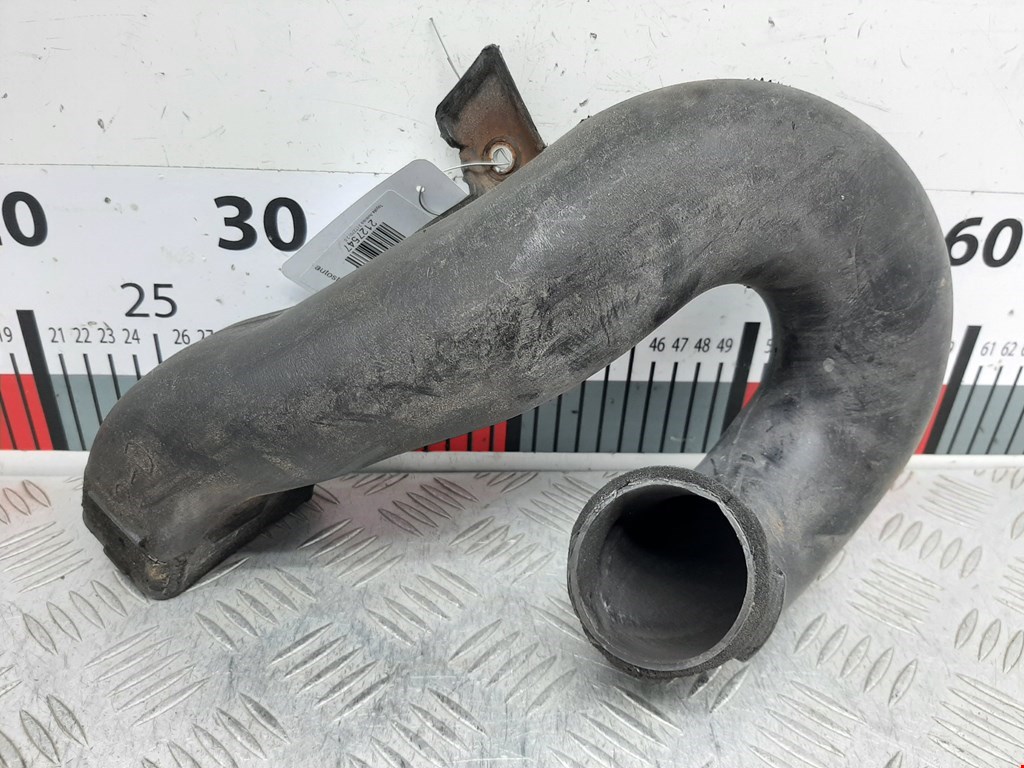 Патрубок воздушного фильтра TOYOTA Avensis 2009-2015