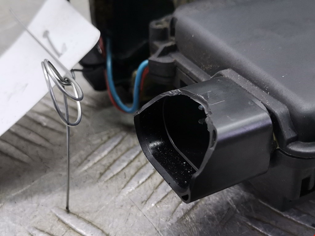 Замок двери передней правой VOLKSWAGEN Golf IV 1997-2003