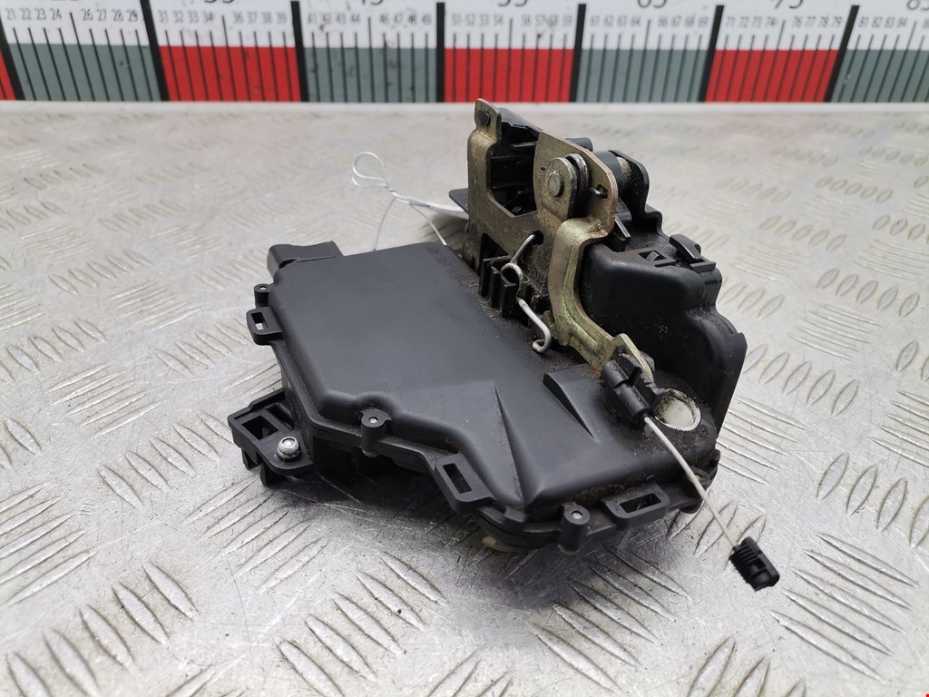 Замок двери передней правой VOLKSWAGEN Golf IV 1997-2003