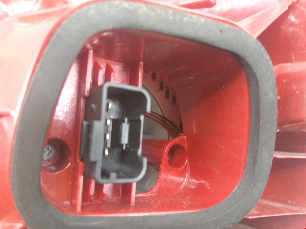 Фонарь задний левый VOLKSWAGEN Passat B6 2005-2011