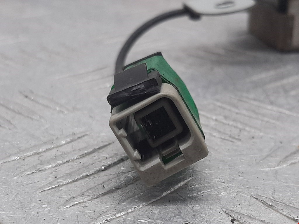 Усилитель антенны SUBARU Forester II 2002-2008