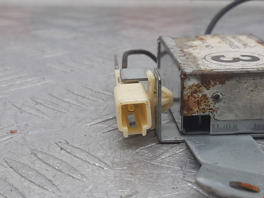 Усилитель антенны SUBARU Forester II 2002-2008