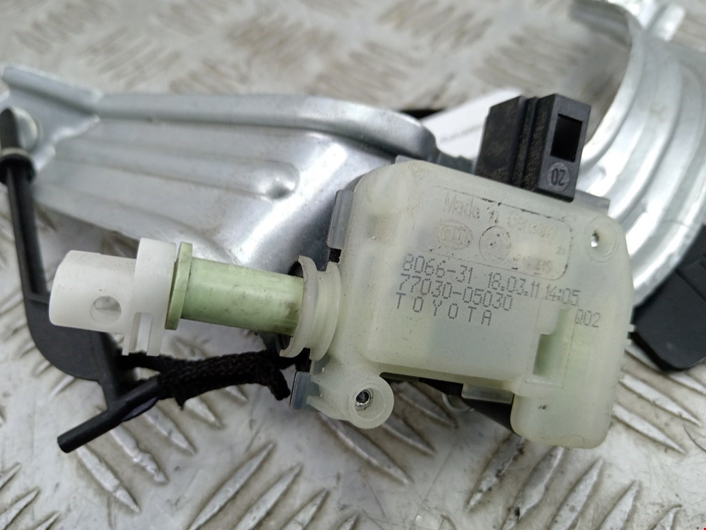 Активатор замка бензобака TOYOTA Avensis 2009-2015