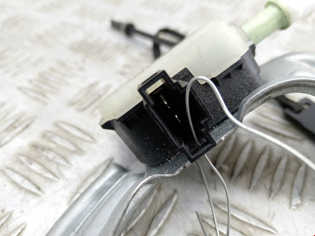 Активатор замка бензобака TOYOTA Avensis 2009-2015