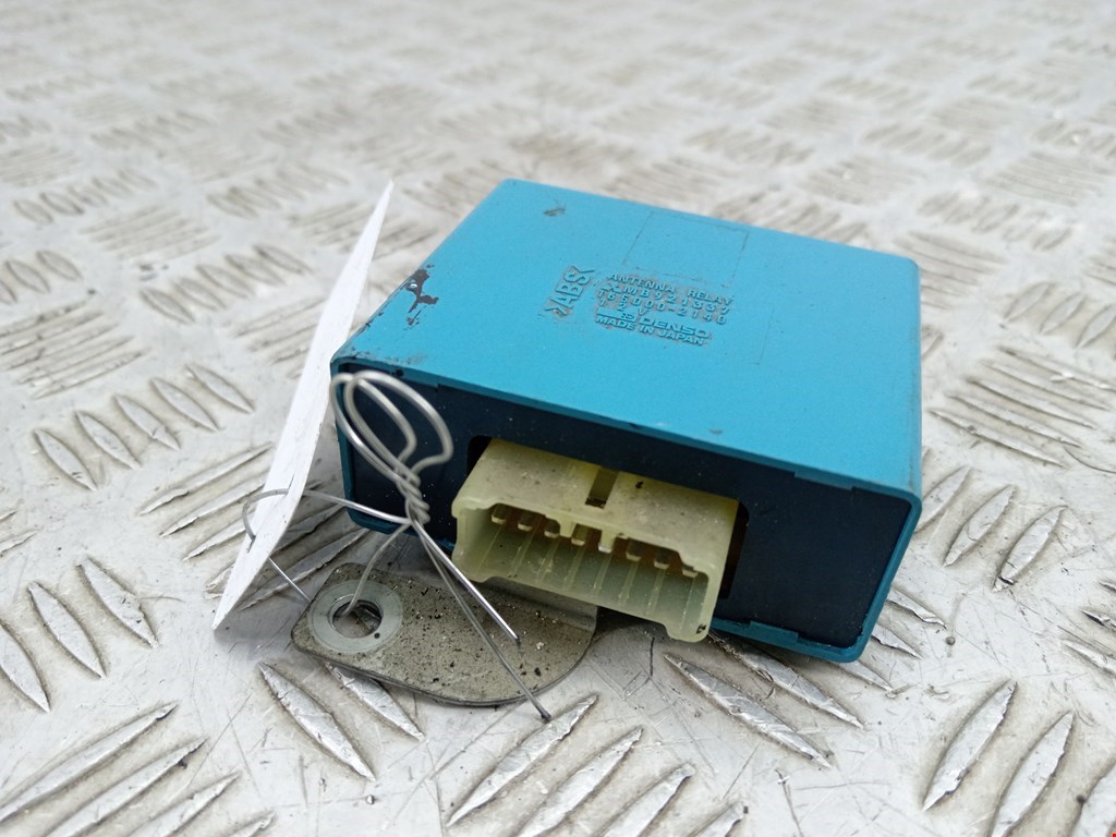 Усилитель антенны MITSUBISHI Pajero II 1990-2004