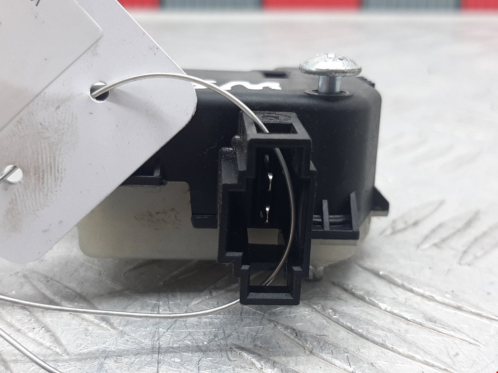 Активатор замка бензобака VOLKSWAGEN Touran 2003-2010