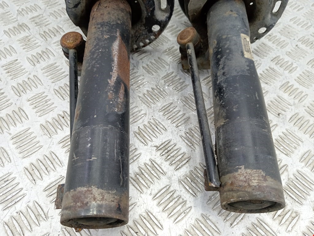 Амортизатор передний левый VOLKSWAGEN Passat B6 2005-2011