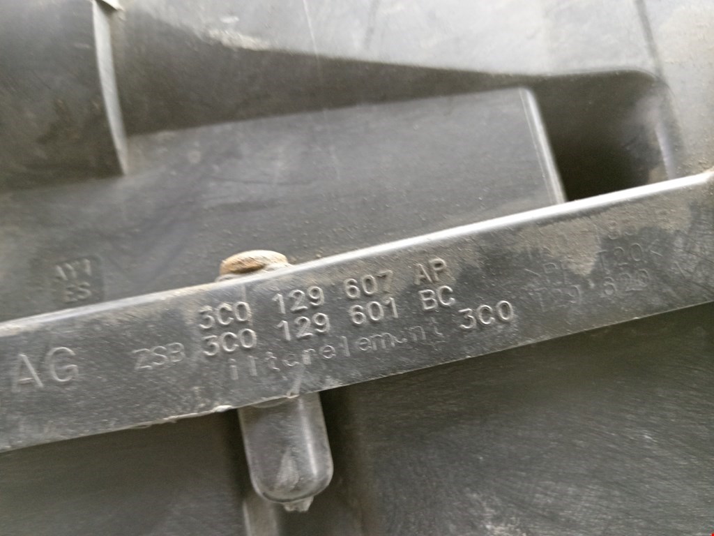 Корпус воздушного фильтра VOLKSWAGEN Touran 2003-2010