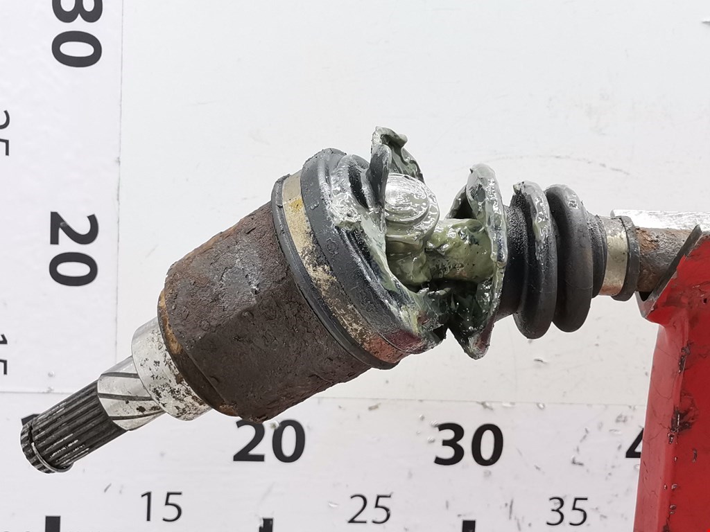 Полуось (привод, приводной вал) задняя правая NISSAN X-Trail T30 2000-2007