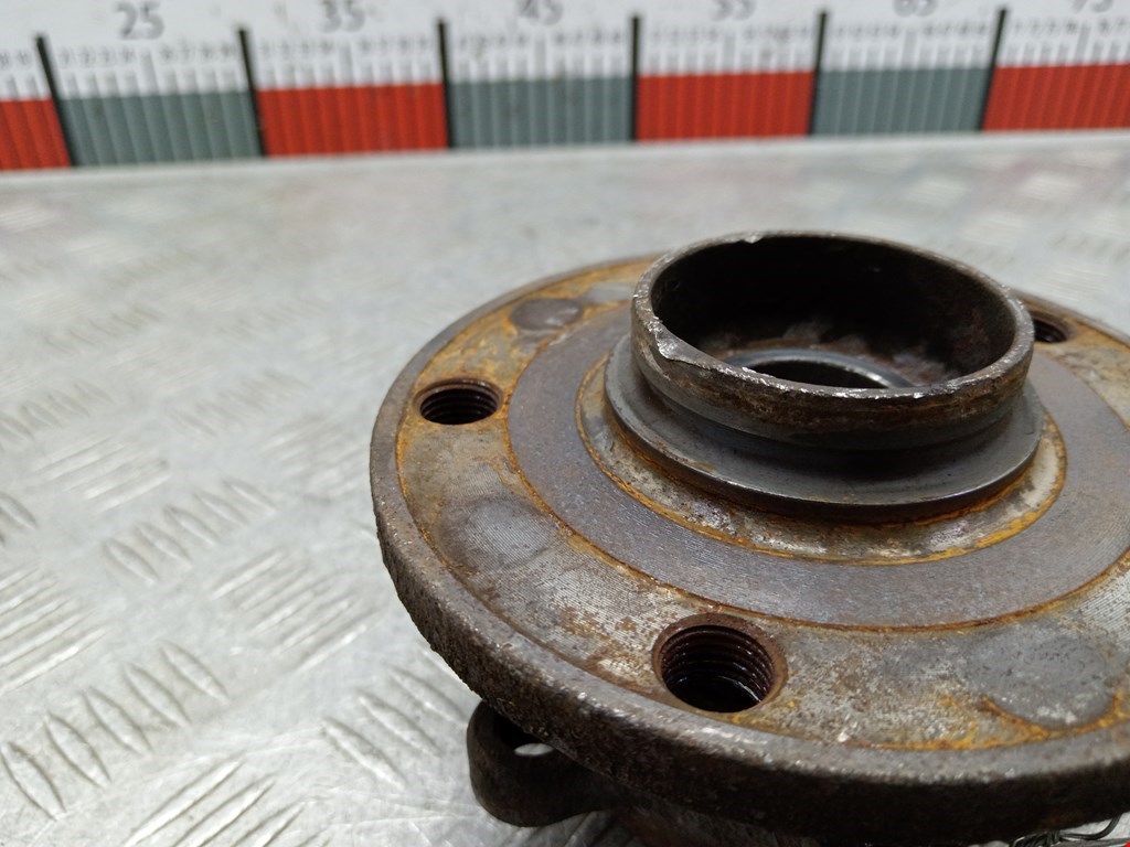 Ступица передняя левая/правая VOLKSWAGEN Touran 2003-2010