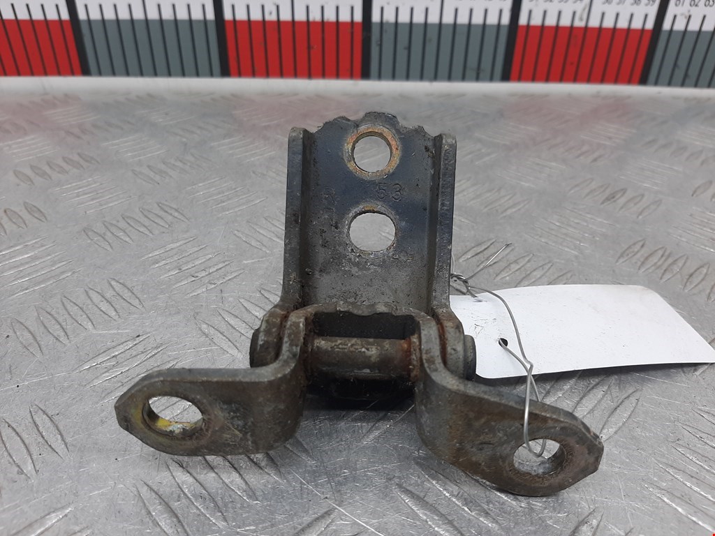 Петля двери передней правой Nissan Pathfinder (R51) (2004-2014)