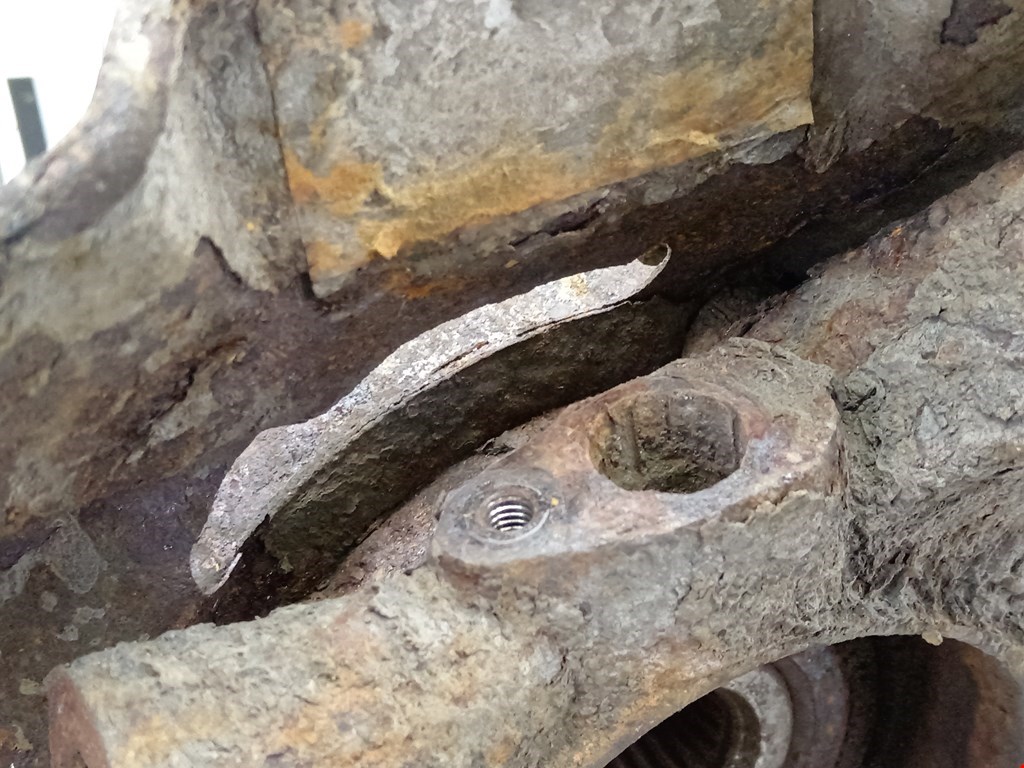 Ступица передняя левая KIA Sportage II 2004-2010