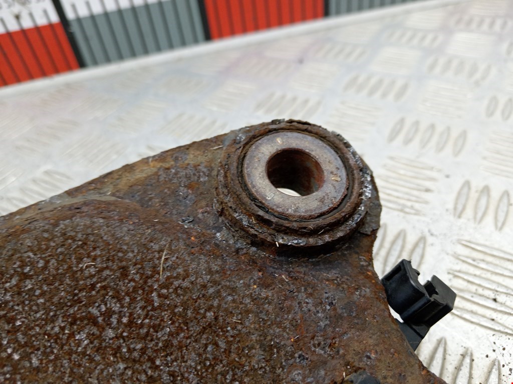 Рычаг задний правый TOYOTA Avensis 2009-2015