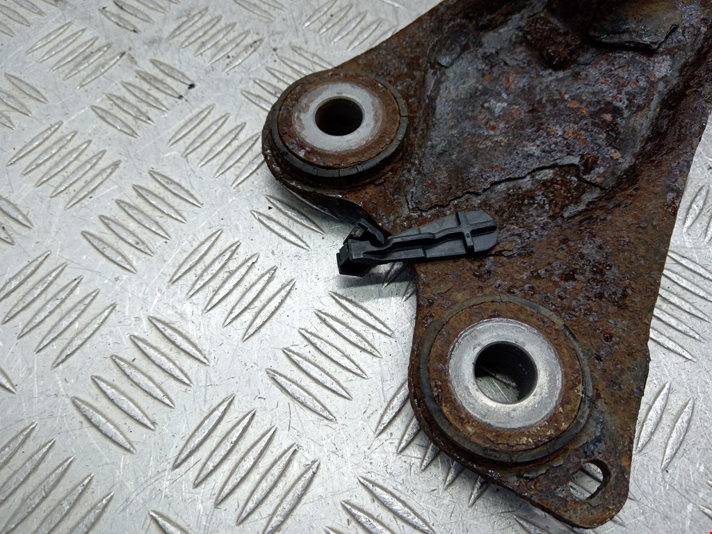 Рычаг задний правый TOYOTA Avensis 2009-2015