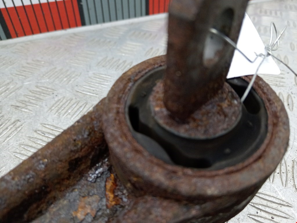 Рычаг задний правый TOYOTA Avensis 2009-2015