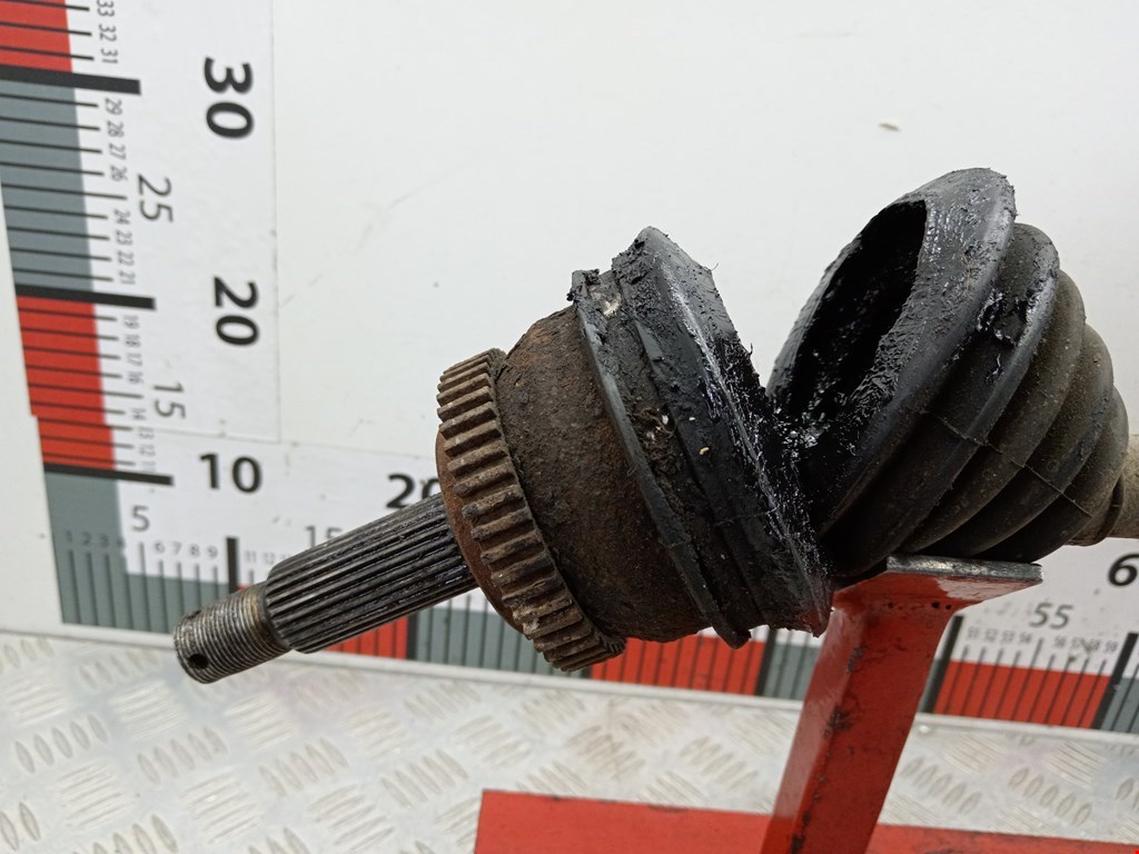 Полуось (привод, приводной вал) передняя правая KIA Sportage II 2004-2010