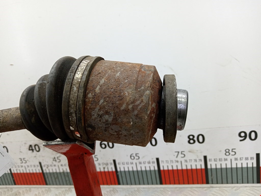 Полуось (привод, приводной вал) передняя правая KIA Sportage II 2004-2010