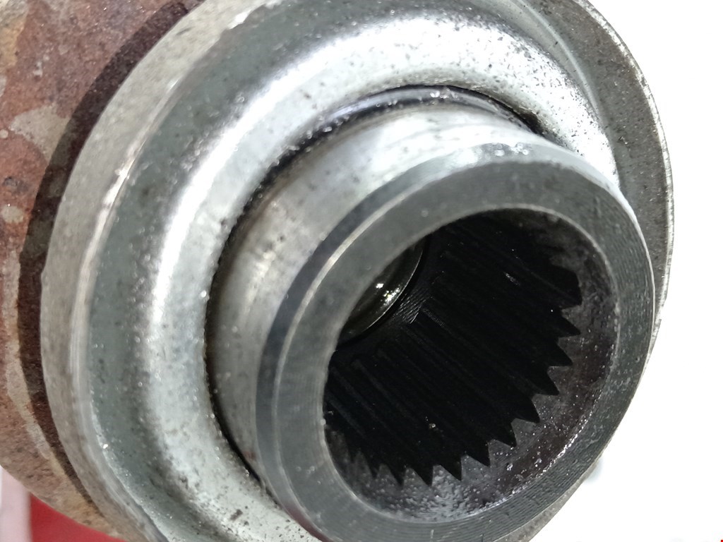 Полуось (привод, приводной вал) передняя правая KIA Sportage II 2004-2010