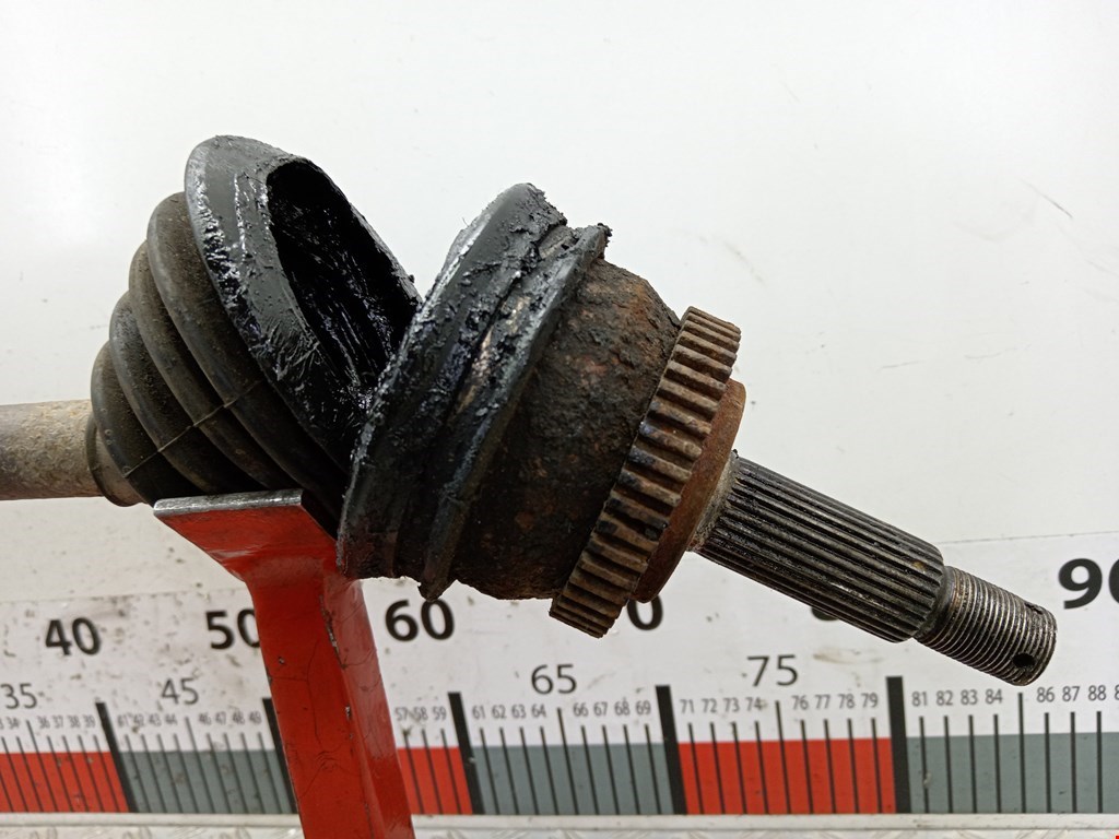 Полуось (привод, приводной вал) передняя правая KIA Sportage II 2004-2010