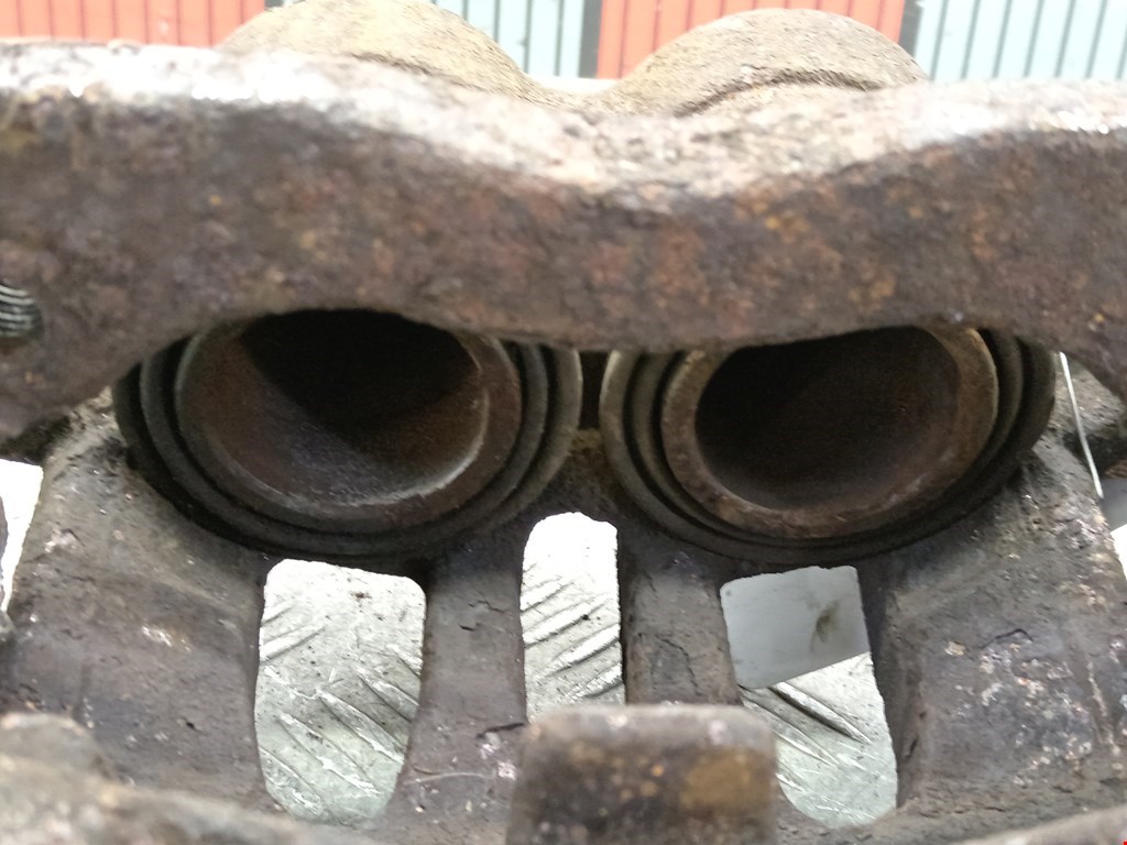 Суппорт передний левый MERCEDES-BENZ Sprinter 906 2006-2018