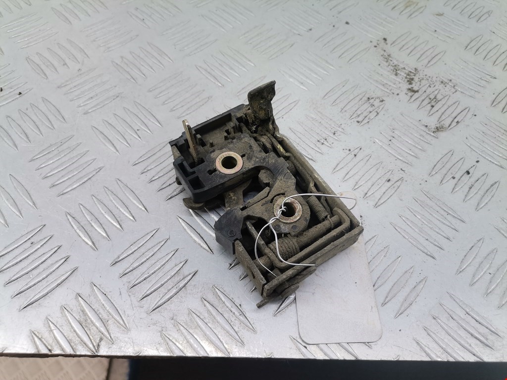 Замок двери задней левой VOLKSWAGEN Passat B3 1988-1993