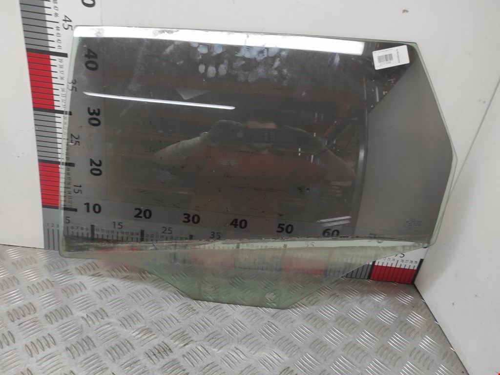 Стекло двери заднее левое AUDI A3 8P 2003-2013