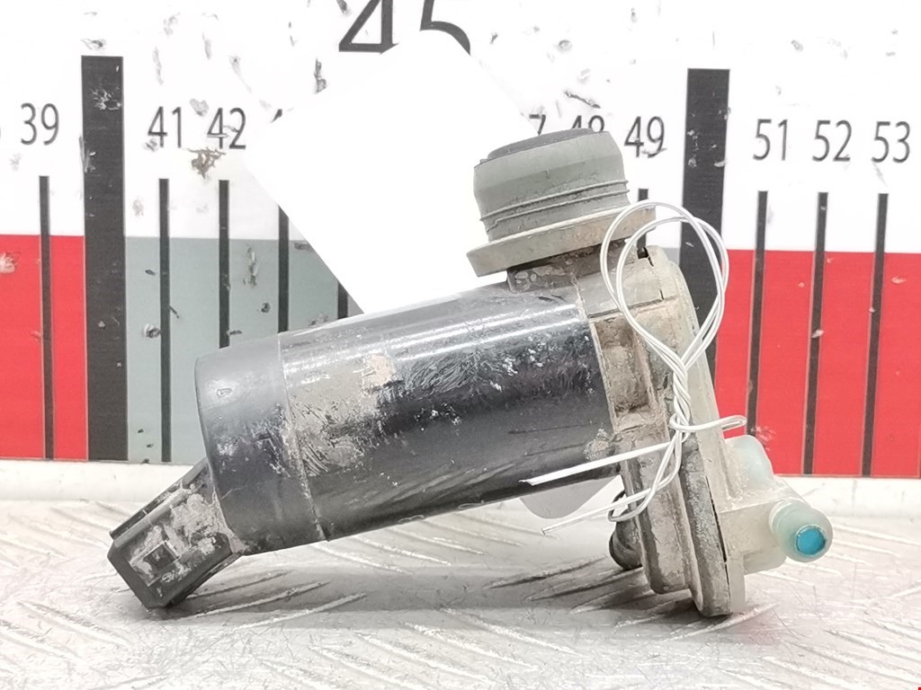 Насос (моторчик) омывателя Land Rover Range Rover Sport 1 (2005-2013)