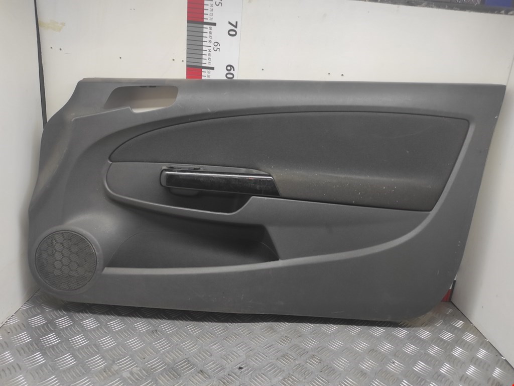 Обшивка двери передняя правая OPEL Corsa D 2006-2014