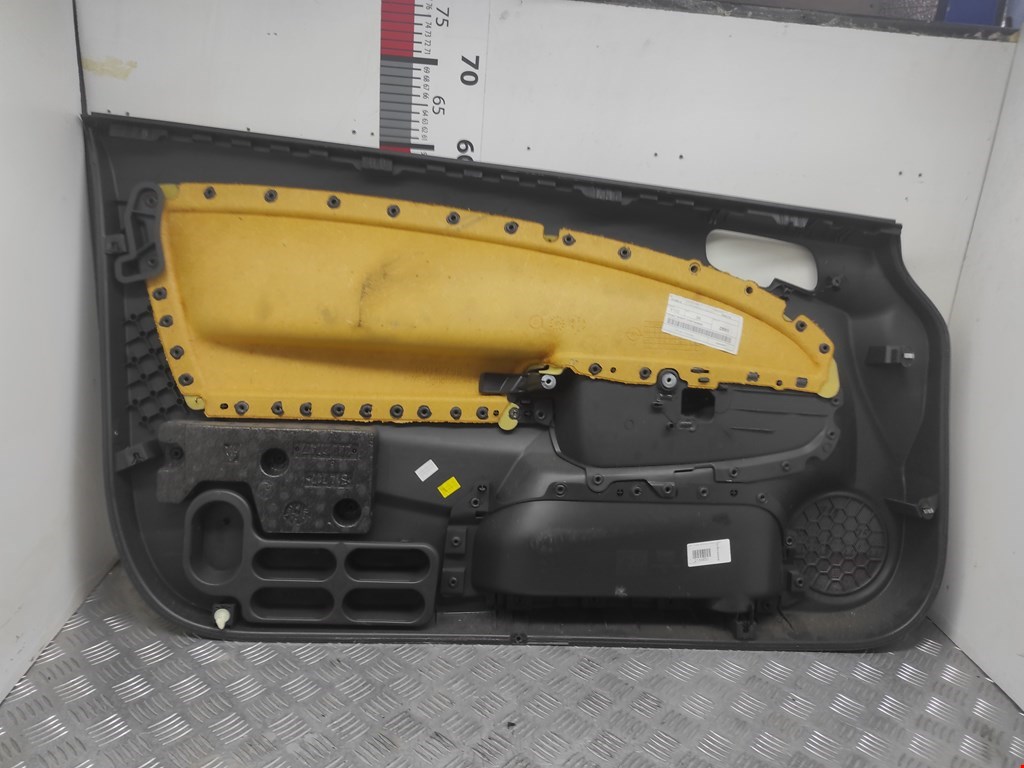 Обшивка двери передняя правая OPEL Corsa D 2006-2014