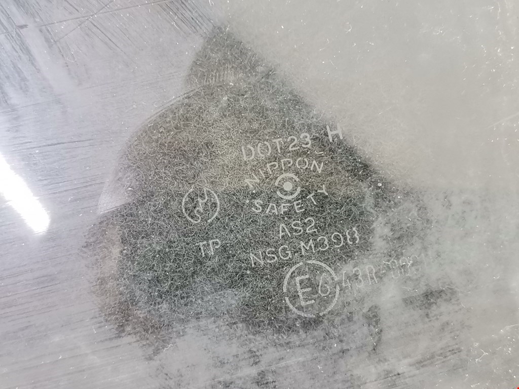 Стекло двери заднее левое MAZDA 626 GC 1982-1987