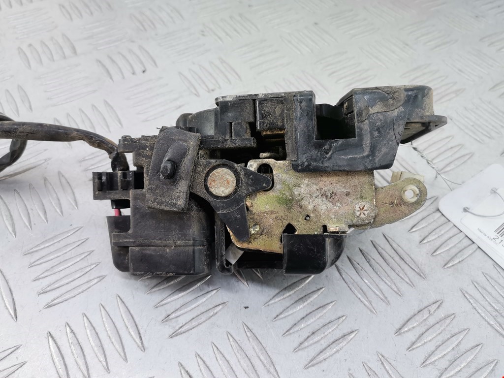 Замок двери задней левой MAZDA 626 GC 1982-1987