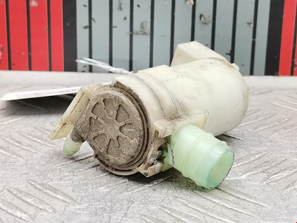 Насос (моторчик) омывателя Nissan X-Trail T30 (2000-2007)