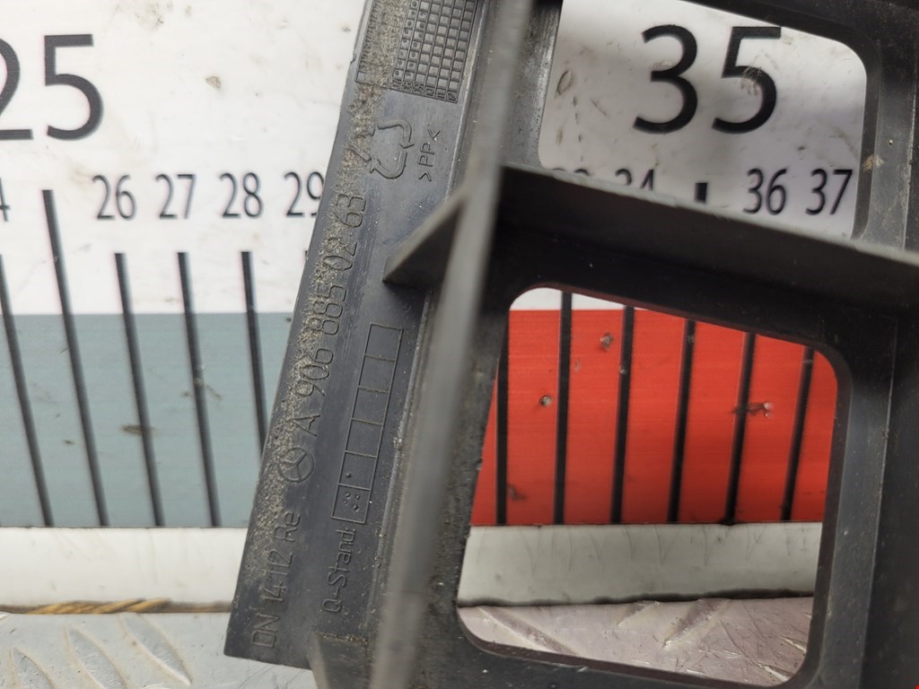 Кронштейн переднего бампера правый MERCEDES-BENZ Sprinter 906 2006-2018