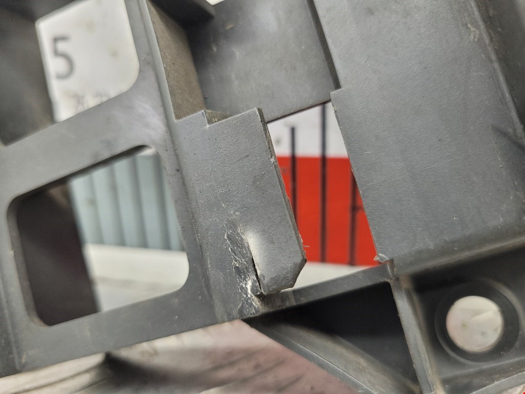 Кронштейн переднего бампера правый MERCEDES-BENZ Sprinter 906 2006-2018