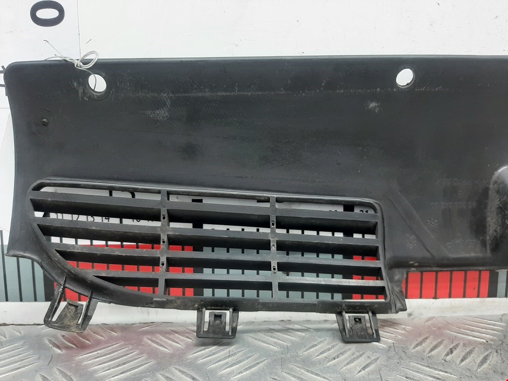 Решетка радиатора PEUGEOT 206 1998-2012