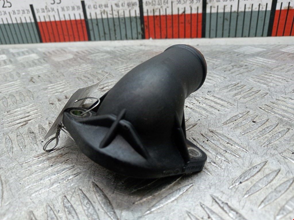 Тройник системы охлаждения AUDI A4 B5 1995-2001