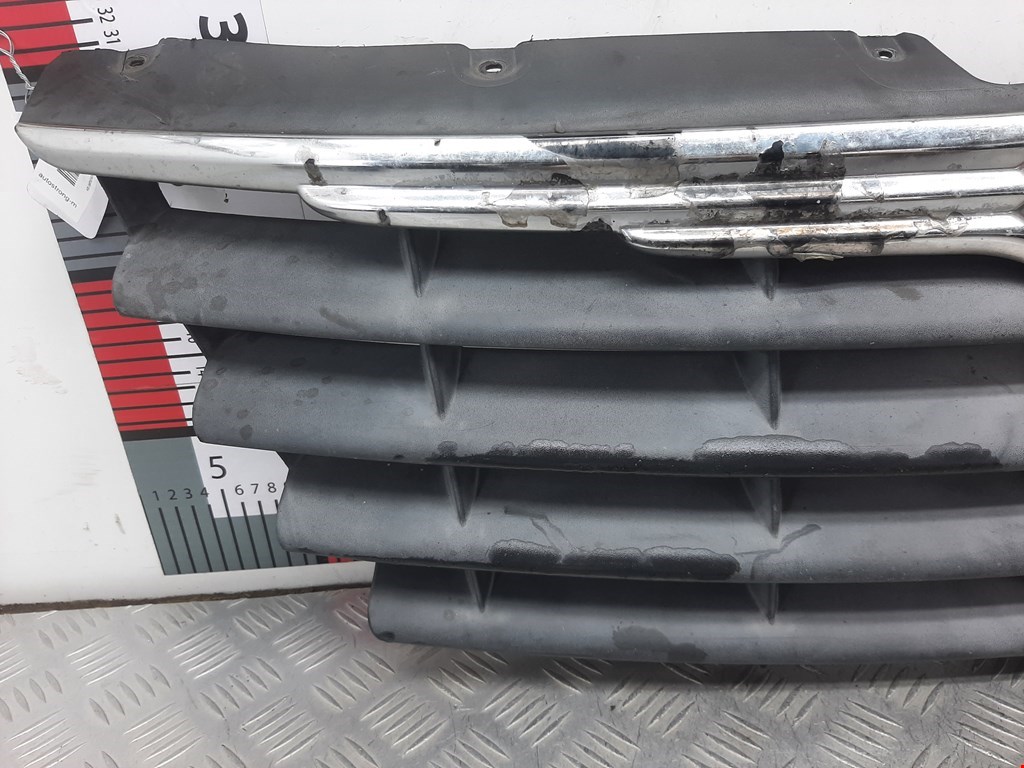 Решетка радиатора CHRYSLER Voyager IV RG 2001-2007