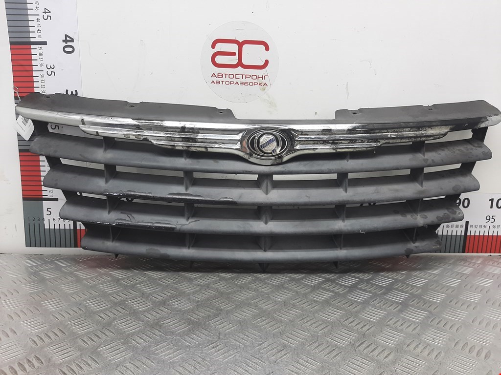 Решетка радиатора CHRYSLER Voyager IV RG 2001-2007