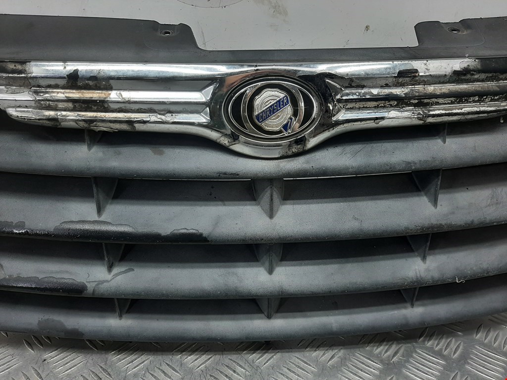 Решетка радиатора CHRYSLER Voyager IV RG 2001-2007